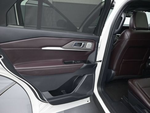 Used 2025 Ford Explorer Platinum RWD image 11