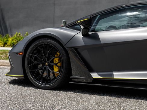 Used 2025 Lamborghini Revuelto AWD/4WD image 39