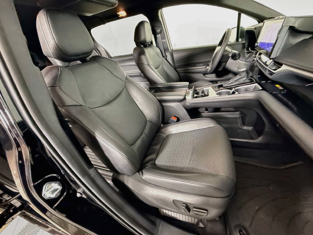 Used 2026 Toyota Sienna Platinum AWD/4WD image 30