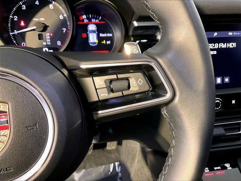 Certified 2023 Porsche Macan AWD/4WD image 28