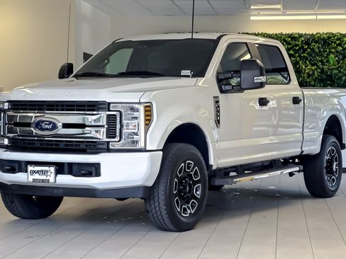 Used 2018 Ford F250 XL w/ Power Equipment Group AWD/4WD image 8