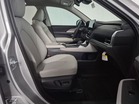 New 2026 Toyota Grand Highlander FWD image 35
