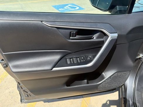 Used 2025 Toyota RAV4 LE AWD/4WD image 9