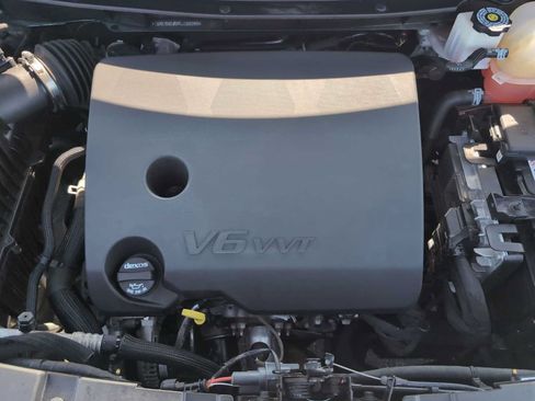 Used 2023 Chevrolet Traverse LT FWD image 29