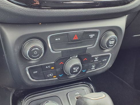 Used 2018 Jeep Compass Limited AWD/4WD image 12