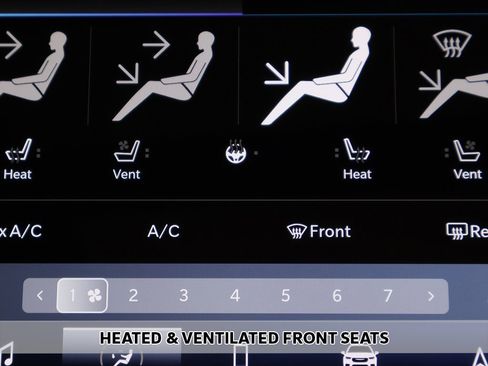 Used 2023 Chrysler Pacifica Limited w/ Uconnect Theater Family Group image 11