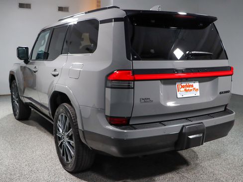 Used 2026 Lexus GX 550 w/ Accessory Package (2T) AWD/4WD image 9