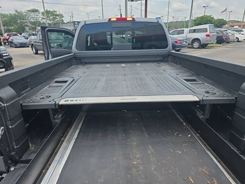 Used 2025 Nissan Frontier SV RWD image 9