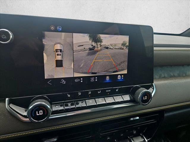 Used 2024 Chevrolet Colorado ZR2 w/ Technology Package AWD/4WD image 14