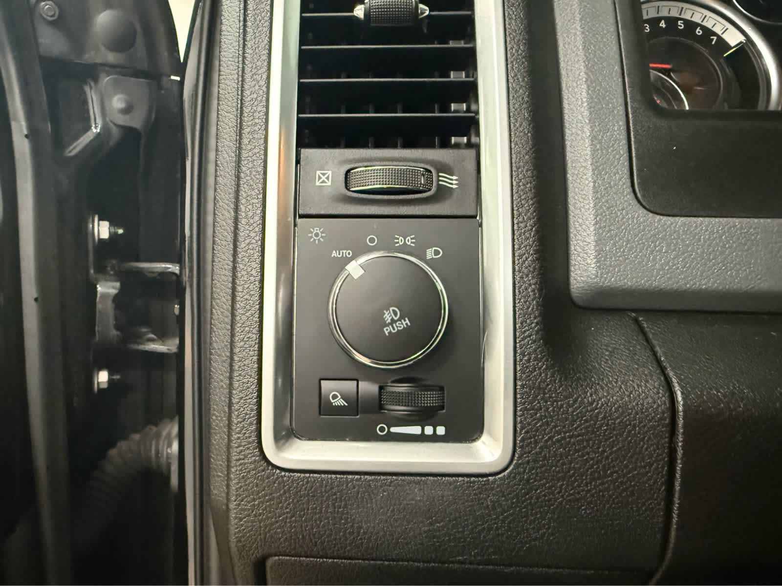 Used 2019 RAM 1500 Warlock AWD/4WD image 26
