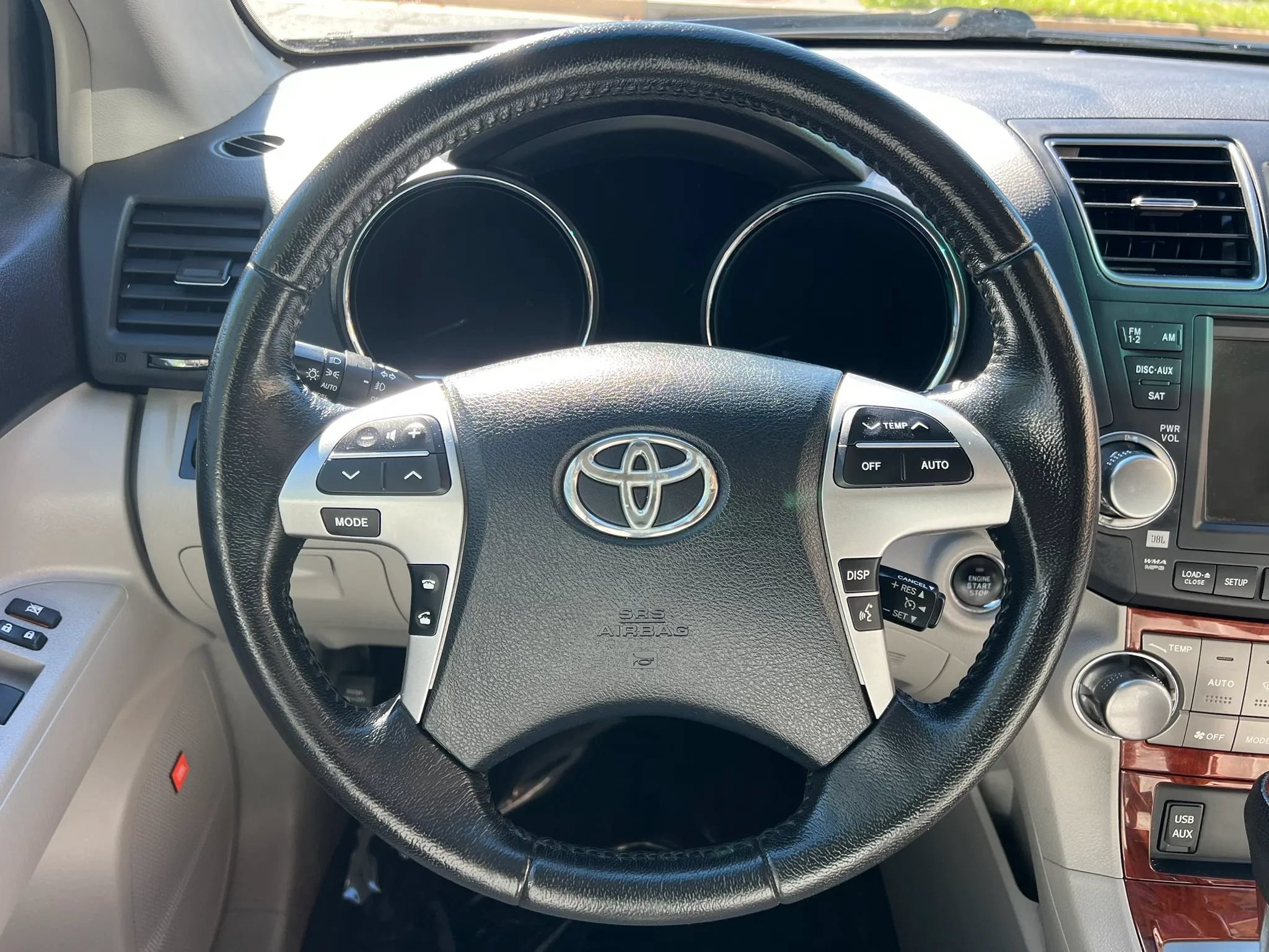 Used 2012 Toyota Highlander Limited w/ Tow Pkg AWD/4WD image 23