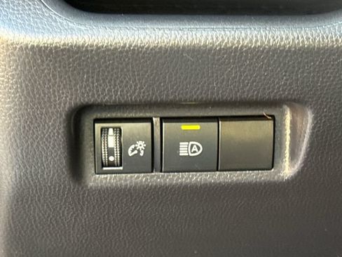Used 2025 Toyota RAV4 XLE FWD image 20