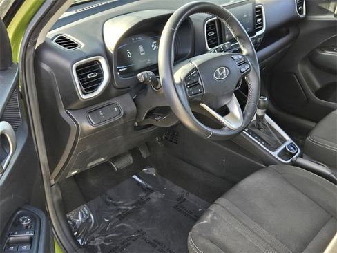 Used 2023 Hyundai Venue SEL image 11