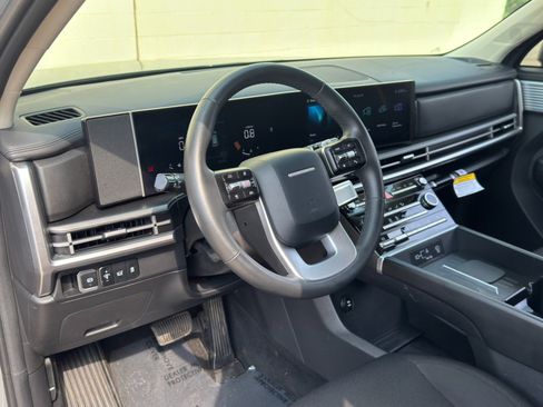 Used 2025 Hyundai Santa Fe SE w/ Tow & Go Package FWD image 11