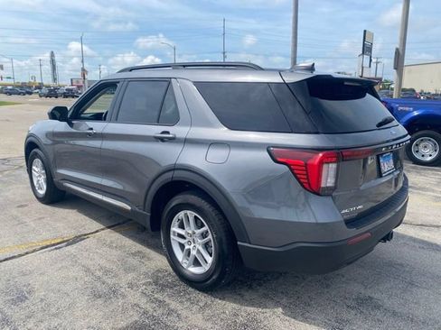 Used 2025 Ford Explorer Active AWD/4WD image 7