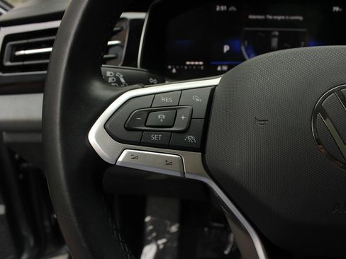 Used 2025 Volkswagen Jetta SE FWD image 28