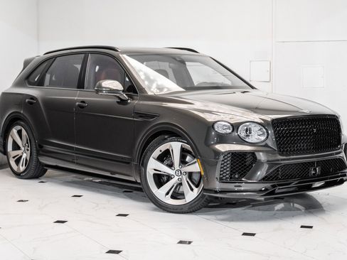 Used 2025 Bentley Bentayga image 1