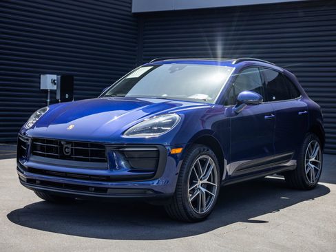 Certified 2026 Porsche Macan AWD/4WD image 1