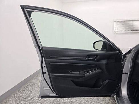 Used 2024 Nissan Altima 2.5 S FWD image 30
