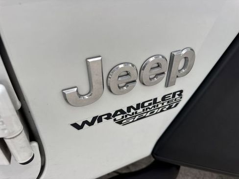 Used 2018 Jeep Wrangler Unlimited Sport S AWD/4WD image 24