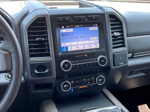 Used 2019 Ford Expedition Max XLT w/ Equipment Group 202A AWD/4WD image 7