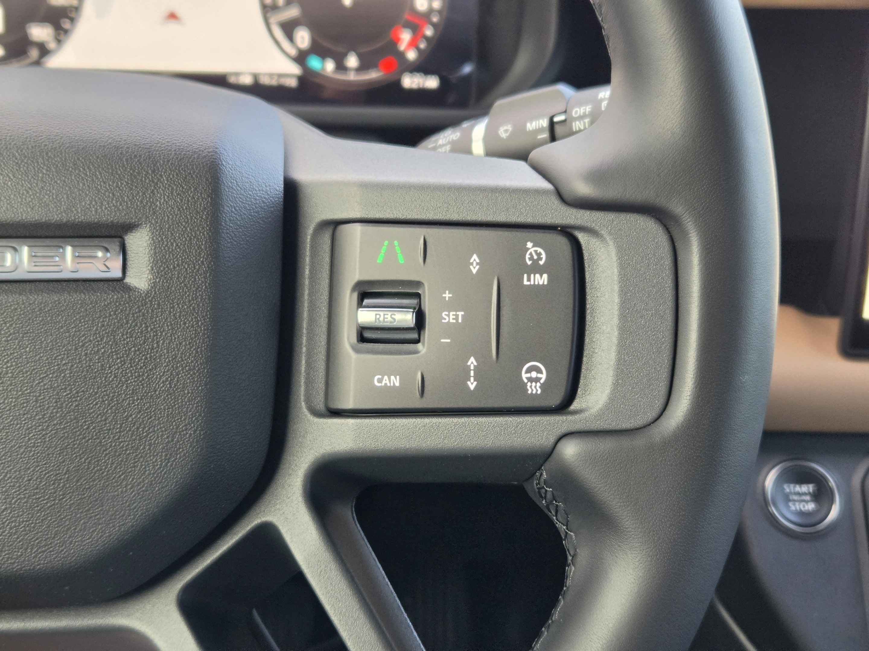 Used 2025 Land Rover Defender 130 X-Dynamic SE AWD/4WD image 25
