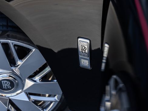 Used 2025 Rolls-Royce Cullinan image 16