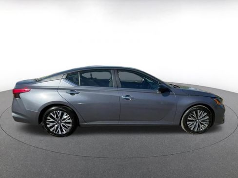 Used 2025 Nissan Altima 2.5 SV image 16