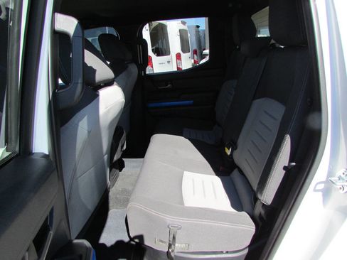 Used 2025 Toyota Tacoma TRD Off-Road image 32