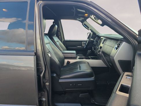 Used 2017 Ford Expedition XLT w/ Equipment Group 202A RWD image 27
