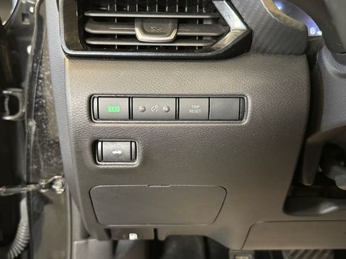 Used 2022 Nissan Sentra SV w/ Trunk Package FWD image 18