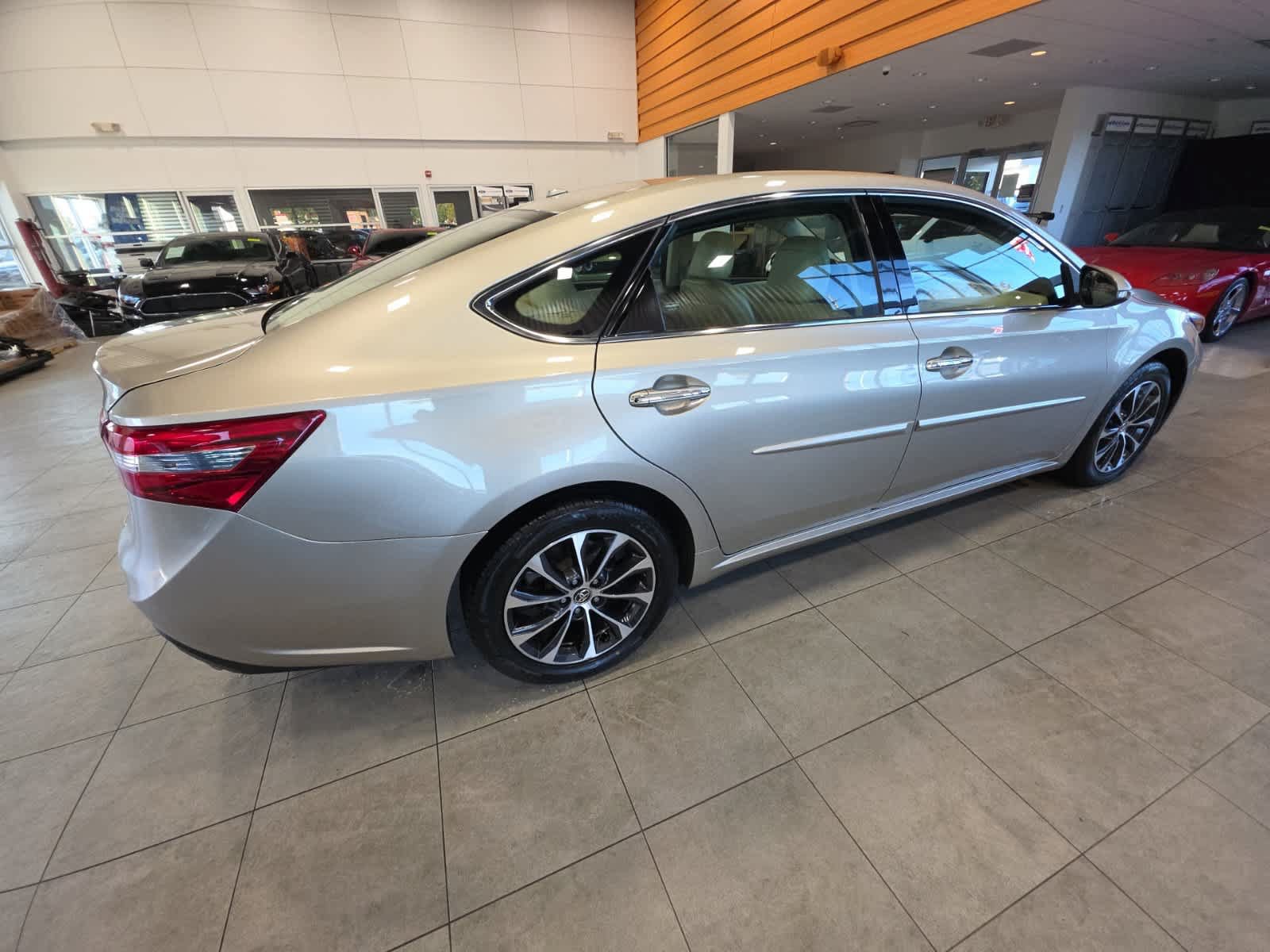 Used 2016 Toyota Avalon XLE Premium FWD image 6