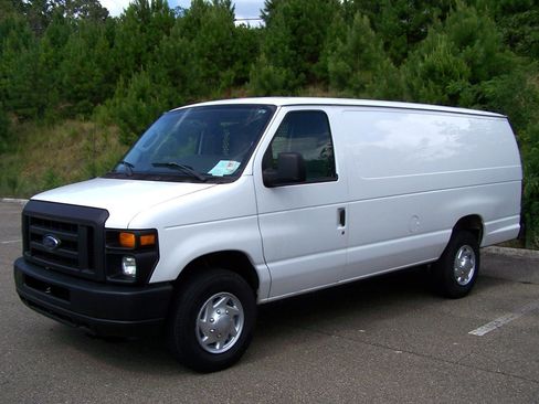 Used 2010 Ford E-350 and Econoline 350 Extended Super Duty image 3