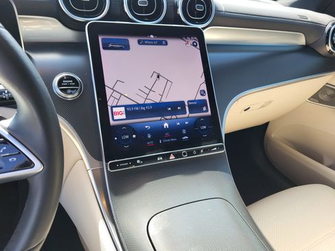 Used 2024 Mercedes-Benz GLC 300 4MATIC image 19