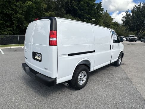 Used 2025 Chevrolet Express 2500 w/ Driver Convenience Package image 10