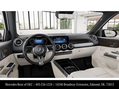 Used 2026 Mercedes-Benz GLB 250 image 3