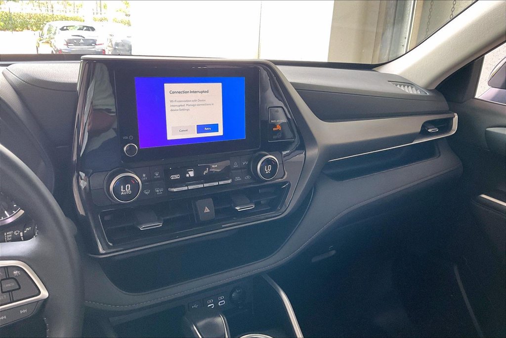 Used 2025 Toyota Highlander LE FWD image 10