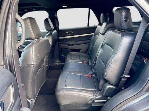 Certified 2018 Ford Explorer XLT w/ Equipment Group 202A image 27