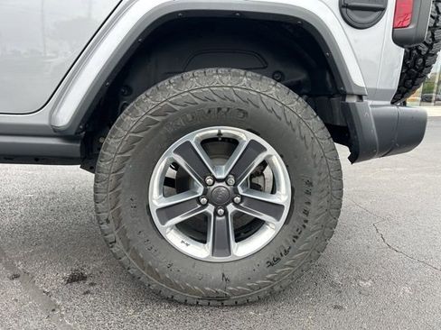 Used 2019 Jeep Wrangler Unlimited Sahara w/ Cold Weather Group AWD/4WD image 13