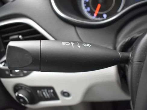 Used 2020 Jeep Cherokee Limited image 25