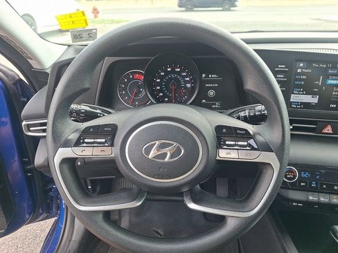 Used 2023 Hyundai Elantra SEL FWD image 19