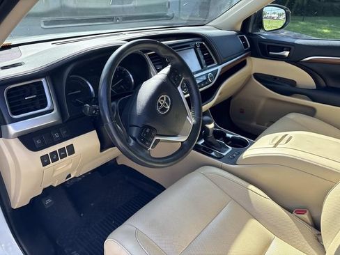 Used 2019 Toyota Highlander Limited Platinum AWD/4WD image 12