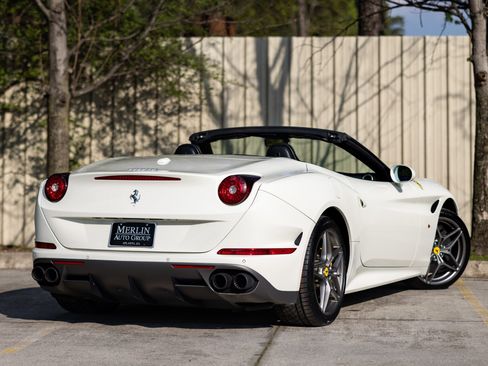Used 2018 Ferrari California T image 5