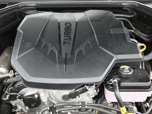 Used 2024 Genesis G70 2.5T AWD/4WD image 40