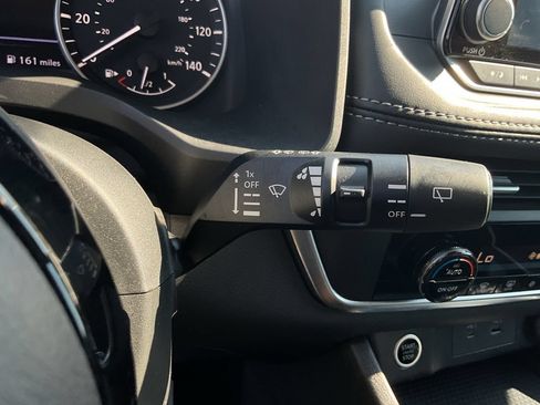 Used 2023 Nissan Rogue SV FWD image 32