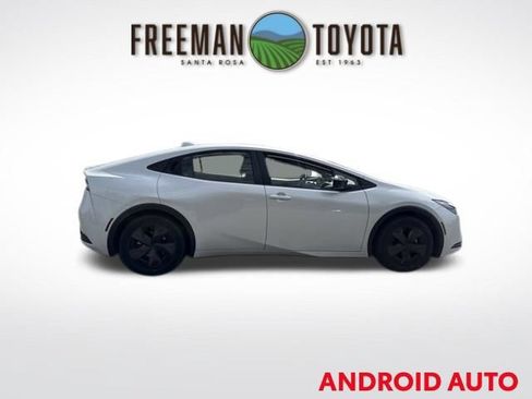 Used 2024 Toyota Prius LE FWD image 4