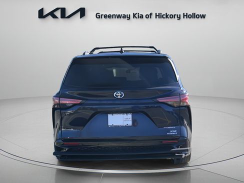 Used 2023 Toyota Sienna XSE image 6