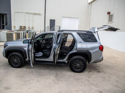 Used 2025 Toyota 4Runner Limited image 12