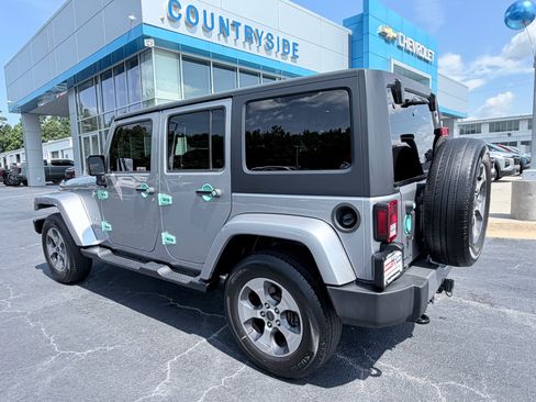 Used 2016 Jeep Wrangler Unlimited Sahara w/ Connectivity Group AWD/4WD image 7