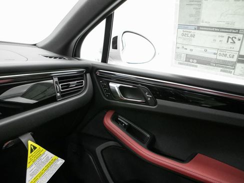 New 2026 Porsche Macan AWD/4WD image 30